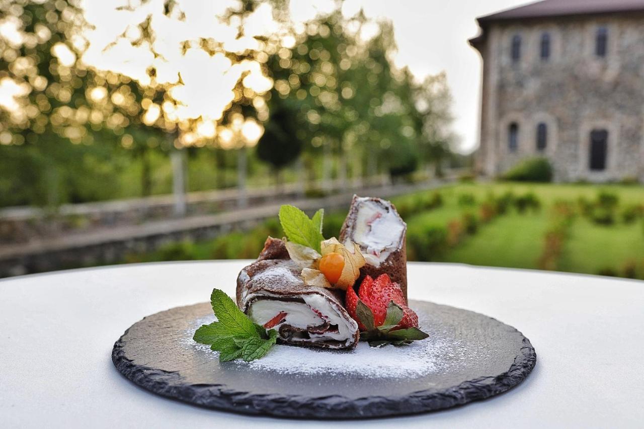 Country Spa Retreat Snagov Luaran gambar A chocolate dessert