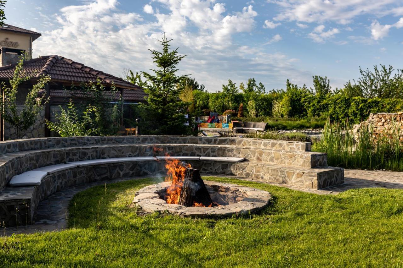 Country Spa Retreat Snagov Luaran gambar The amphitheater