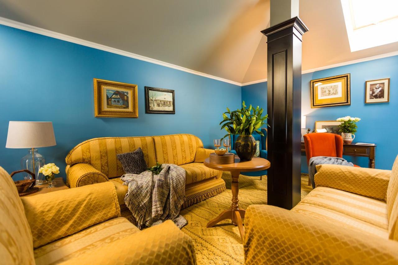 Country Spa Retreat Snagov Luaran gambar The Blue Room at the 2011 Festival of Thrift