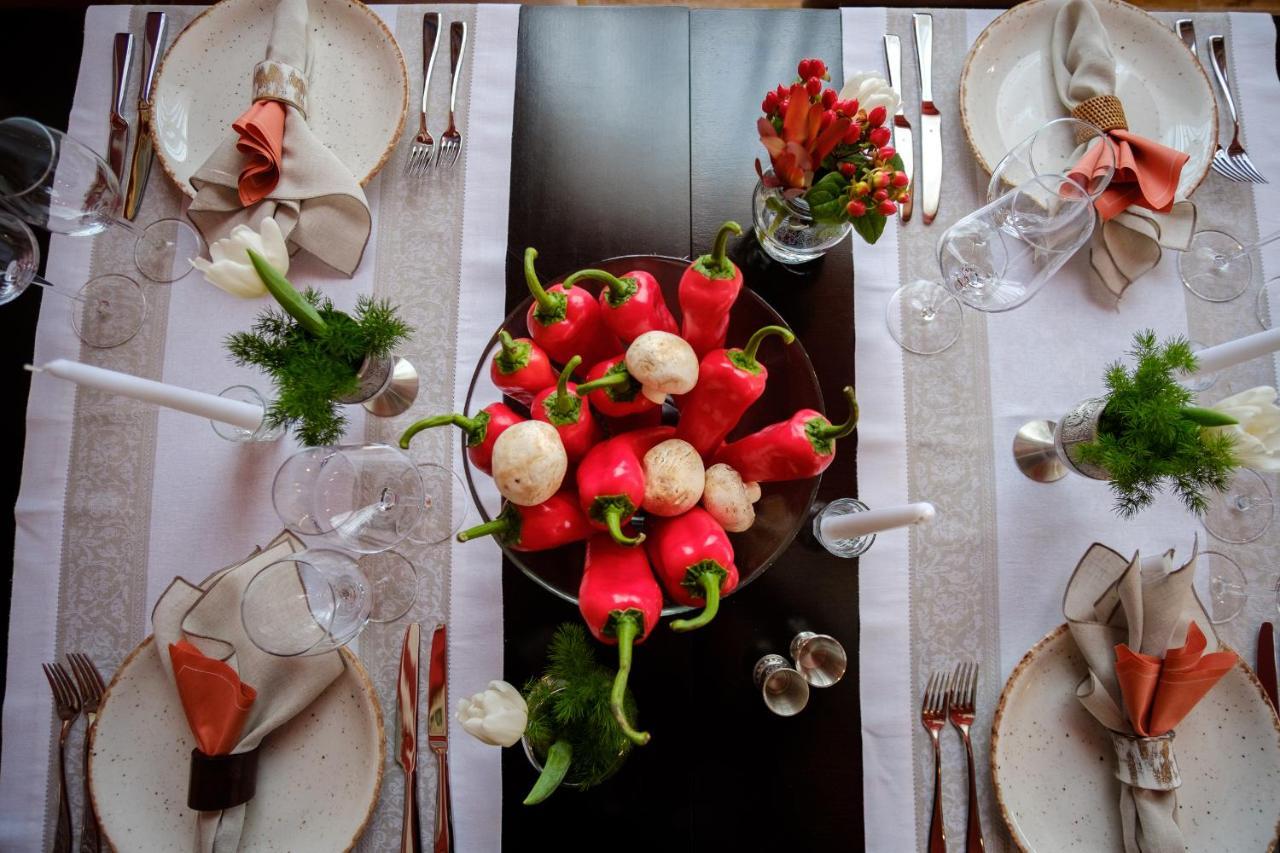 Country Spa Retreat Snagov Luaran gambar A table set for a dinner party
