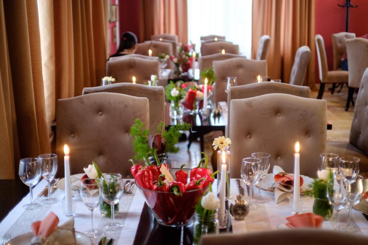 Country Spa Retreat Snagov Luaran gambar A table set for a dinner party