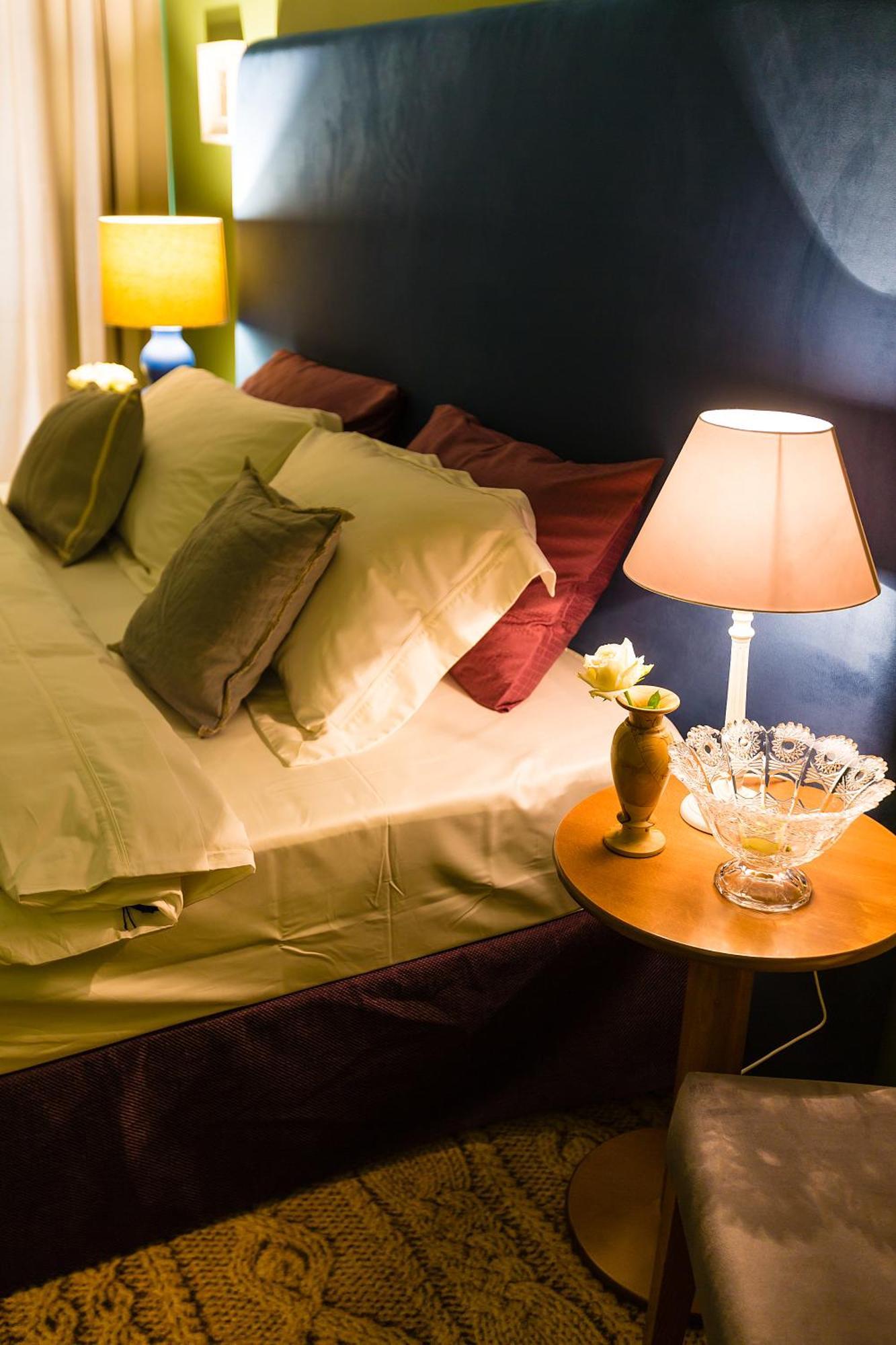 Country Spa Retreat Snagov Luaran gambar A bed with cushions