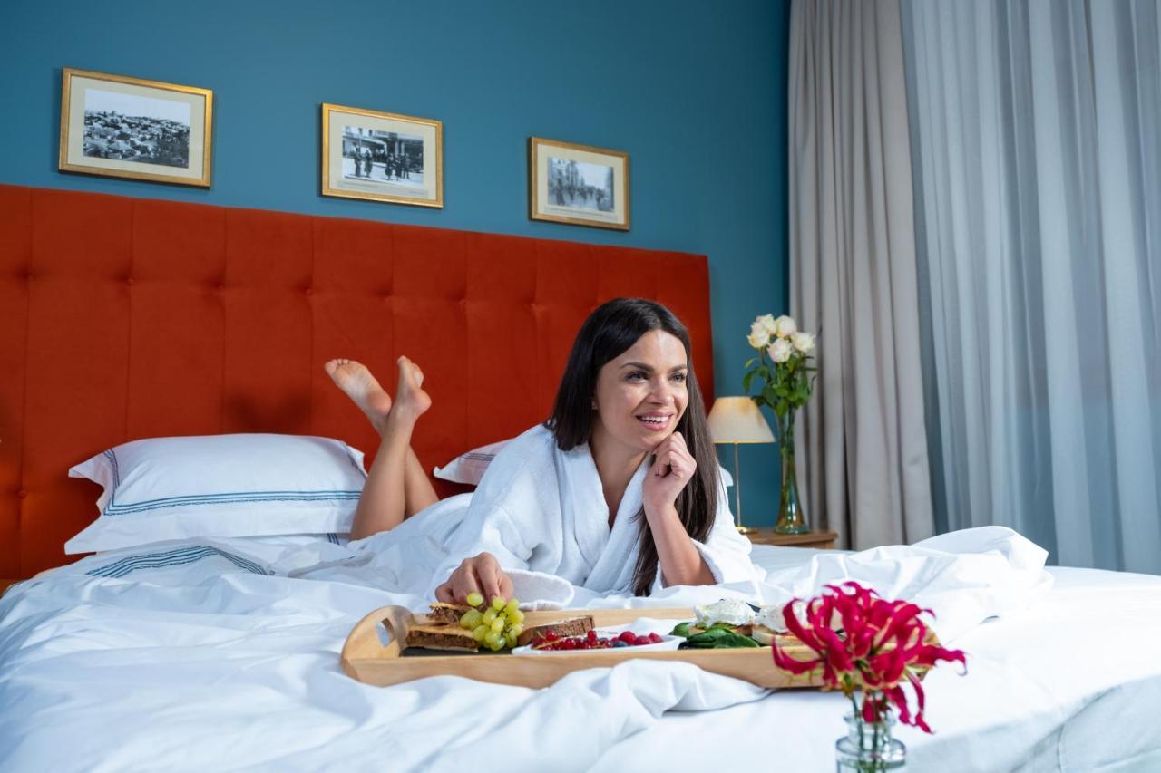 Country Spa Retreat Snagov Luaran gambar A woman in a bathrobe